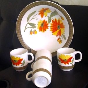 Casual ceram serving bowl and 4 cups..offers welcome